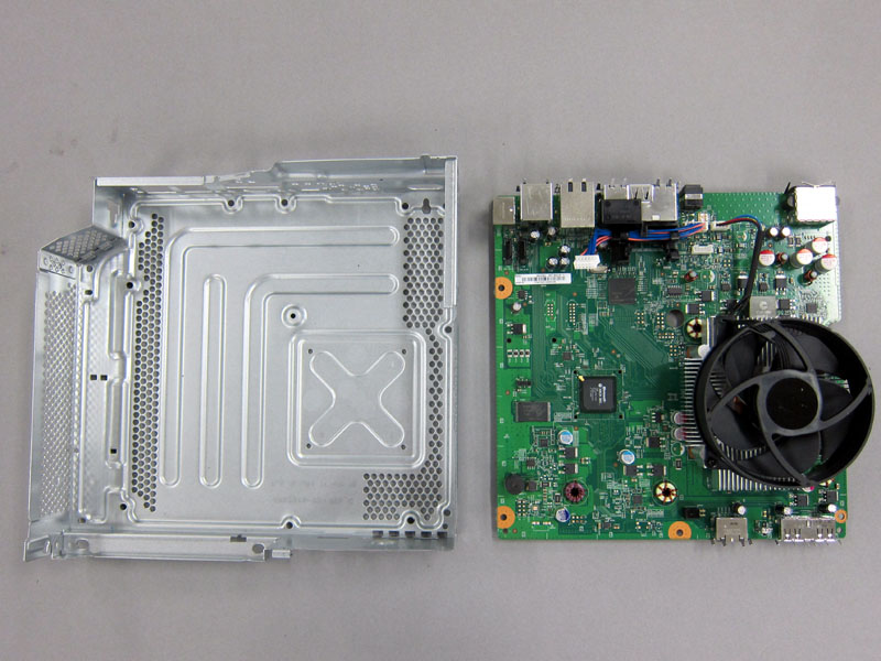 Illustration for article titled The New Xbox 360 Torn Apart